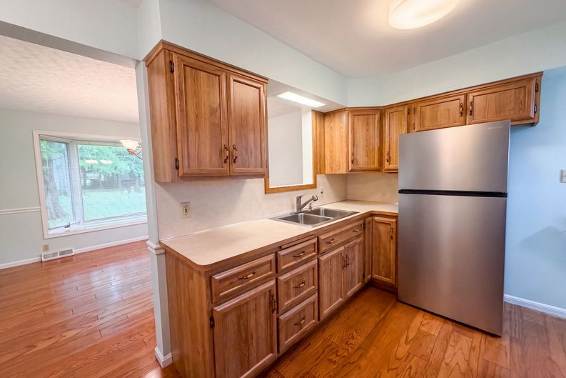 Photo 10 of 26 of 6652 Oakwood Dr, Independence, OH
