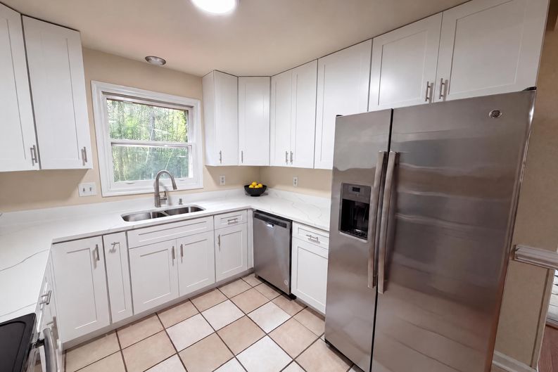 Photo 7 of 16 of 12330 Deerhurst Dr, Midlothian, VA