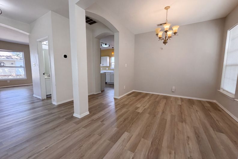 Photo 12 of 36 of 5759 Midcrown Dr, San Antonio, TX