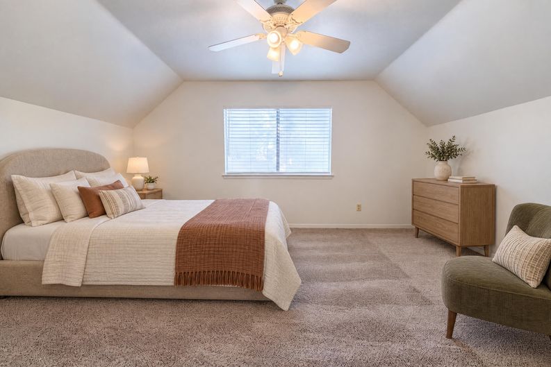 Photo 7 of 21 of 6910 Vialinda Dr, Houston, TX