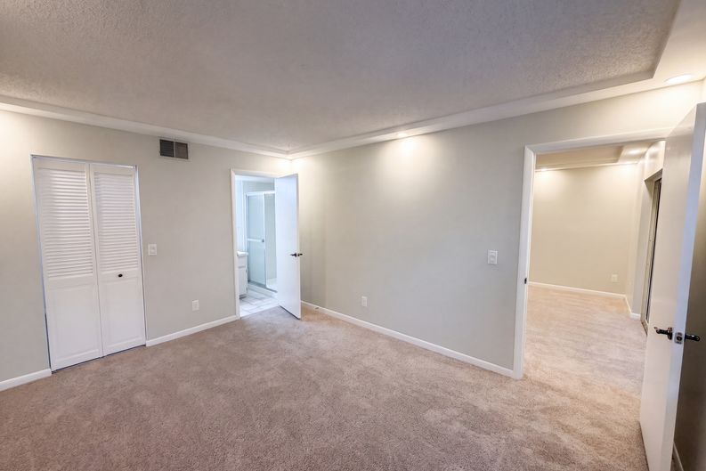 Photo 9 of 37 of 1465 Millstream Ln, Dunedin, FL