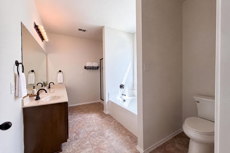 Photo 8 of 19 of 9000 Blackstone Dr, Aubrey, TX