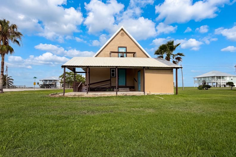 Photo 5 of 19 of 552 Marshall Johnson Ave S, Port Lavaca, TX