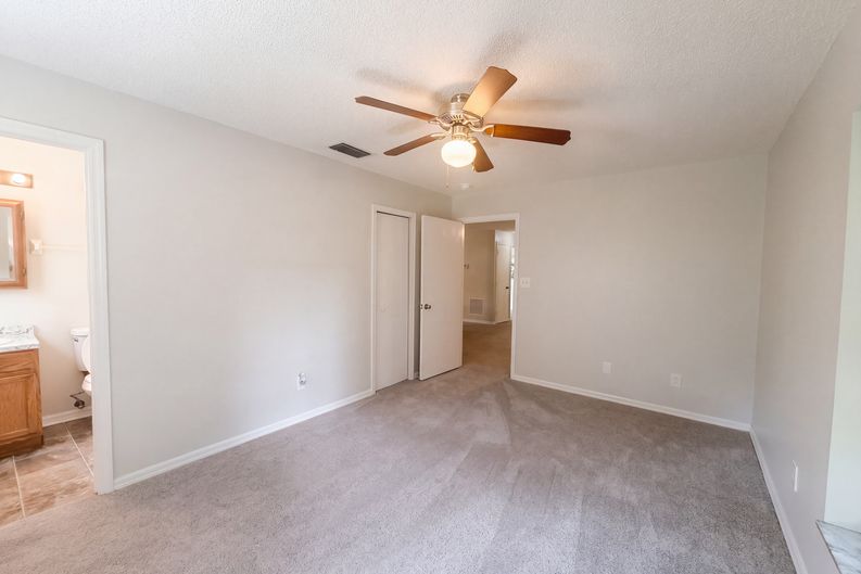 Photo 7 of 22 of 32444 Okaloosa Trl, Sorrento, FL