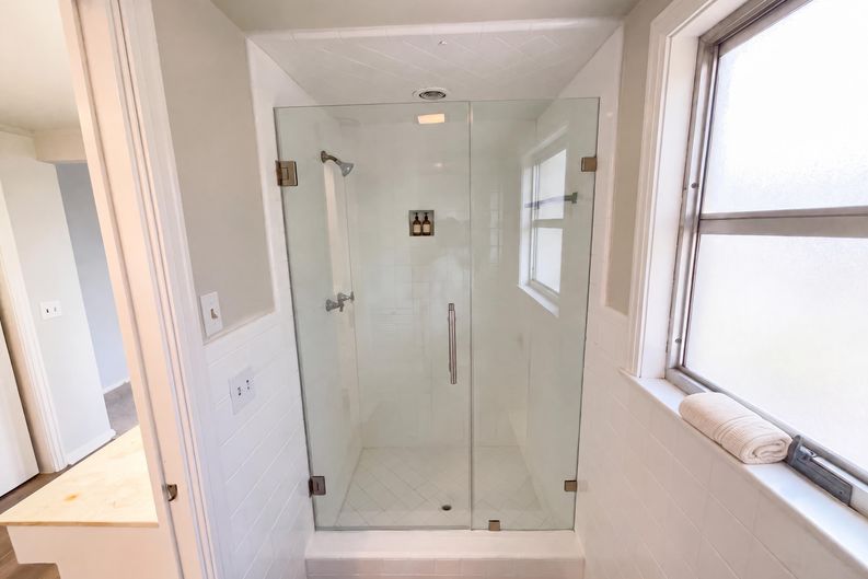 Photo 19 of 26 of 1205 G St, Floresville, TX