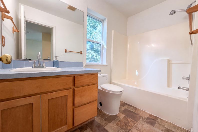 Photo 15 of 21 of 8348 SE 140th Ct, Portland, OR
