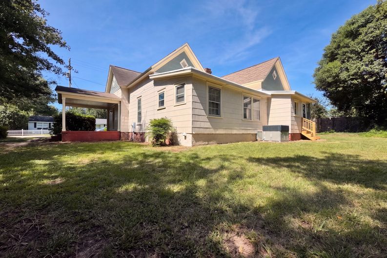 Photo 21 of 26 of 216 E Horne St, Clayton, NC