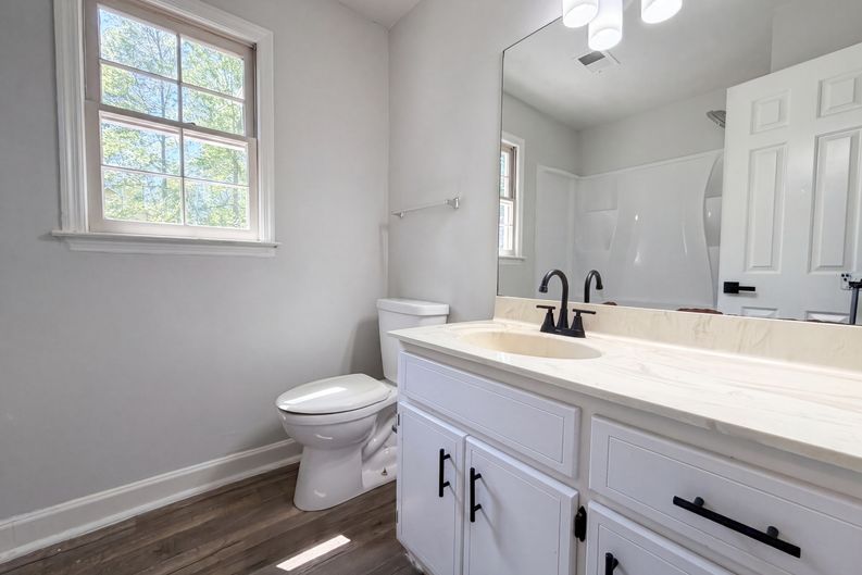 Photo 11 of 22 of 1033 Chestnut Hill Cir SW, Marietta, GA