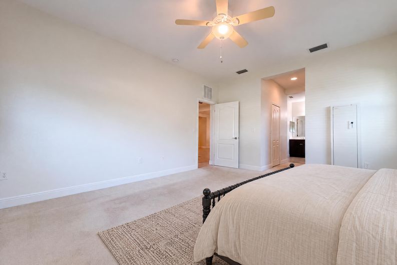 Photo 25 of 47 of 1416 Hickory View Cir, Parrish, FL