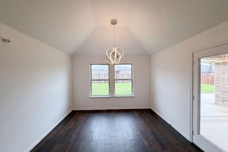 Photo 8 of 19 of 1631 Glade Meadows Dr, Joshua, TX