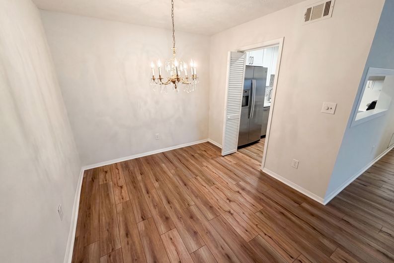 Photo 13 of 24 of 1013 Dunbar Dr, Atlanta, GA