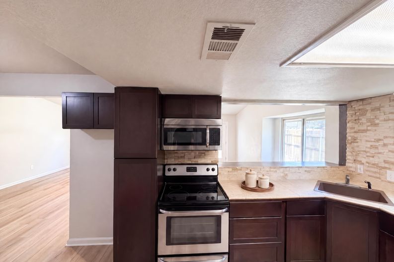 Photo 17 of 21 of 220 Grand Meadow Dr, Fort Worth, TX