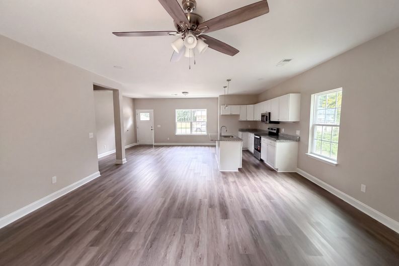 Photo 3 of 23 of 1120 Newnham Dr, Columbia, SC