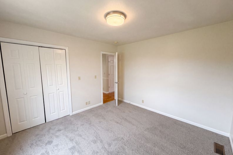 Photo 11 of 37 of 3146 Lora Dr, Maryville, TN