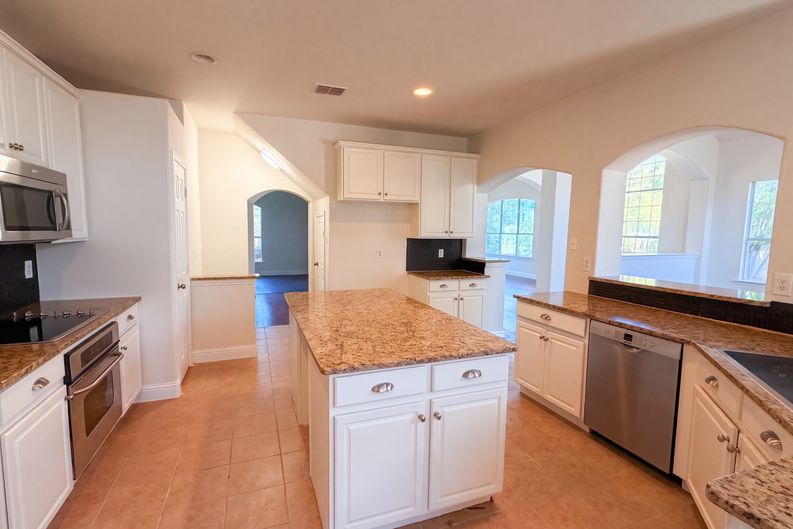 Photo 10 of 24 of 2446 Chesterfield Rd, Garland, TX