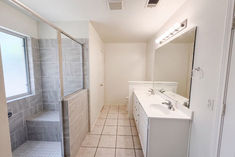 Photo 10 of 17 of 3707 Gowen Ct, Killeen, TX