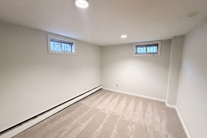 Photo 17 of 23 of 35 Dapp Ct, Elmwood Park, NJ
