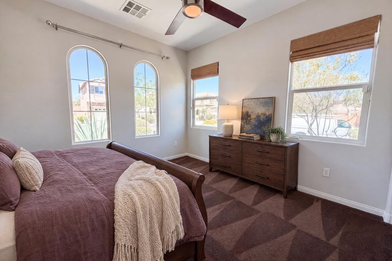 Photo 4 of 21 of 908 Baronet Dr, Las Vegas, NV