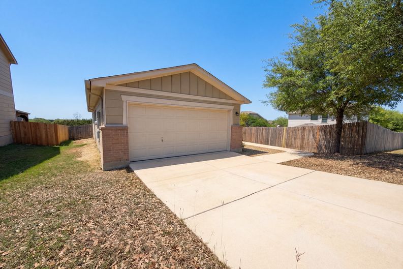 Photo 7 of 17 of 5708 Maxfli Dr, Schertz, TX