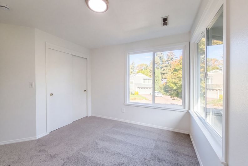 Photo 12 of 23 of 5810 NW Landing Dr, Portland, OR