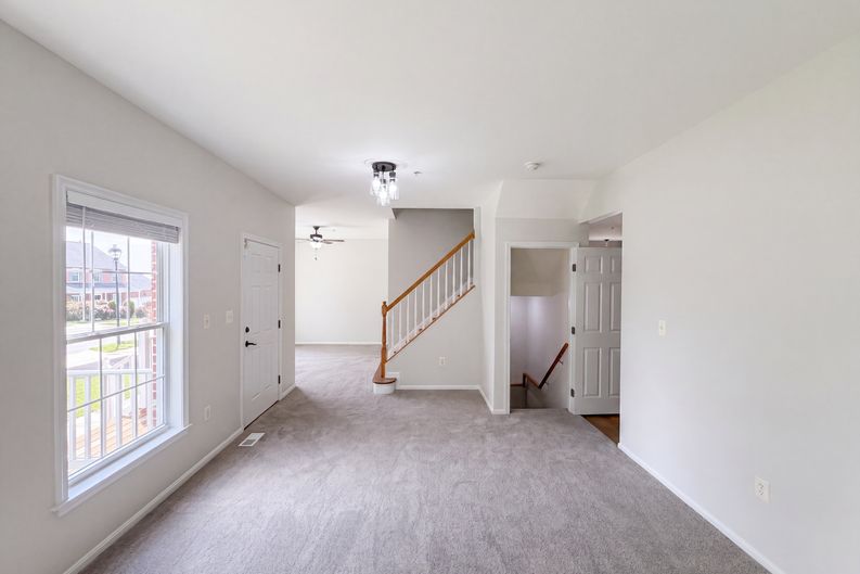 Photo 3 of 25 of 2800 Orchard Summit Ct, Hyattsville, MD