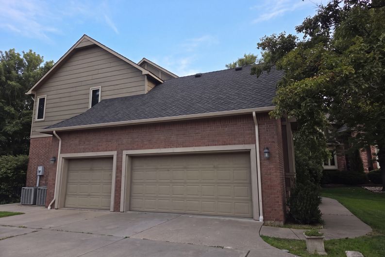 Photo 19 of 30 of 945 N Woodridge Ct, Wichita, KS