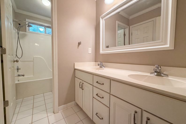 Photo 17 of 34 of 2299 Camden Dr SW, Marietta, GA