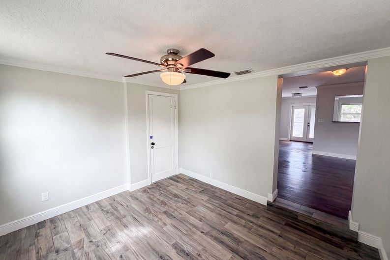 Photo 6 of 32 of 6129 5th Ave N, Saint Petersburg, FL