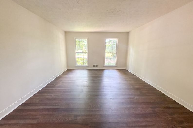 Photo 10 of 29 of 4379 Inns Brook Dr, Snellville, GA