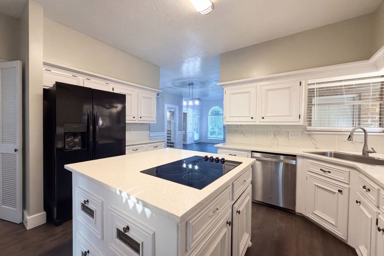 Photo 5 of 28 of 9118 Tepee Trl, Houston, TX