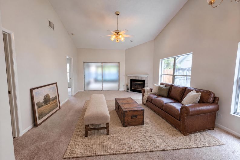 Photo 3 of 18 of 8613 Cottonway Ln, Tampa, FL