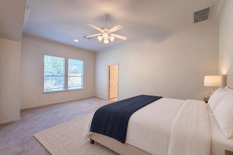 Photo 11 of 24 of 5307 Chatham Hill Ln, Houston, TX