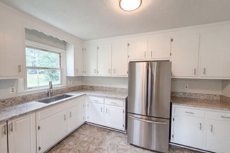 Photo 9 of 17 of 7397 Shady Grove Rd, Mechanicsville, VA