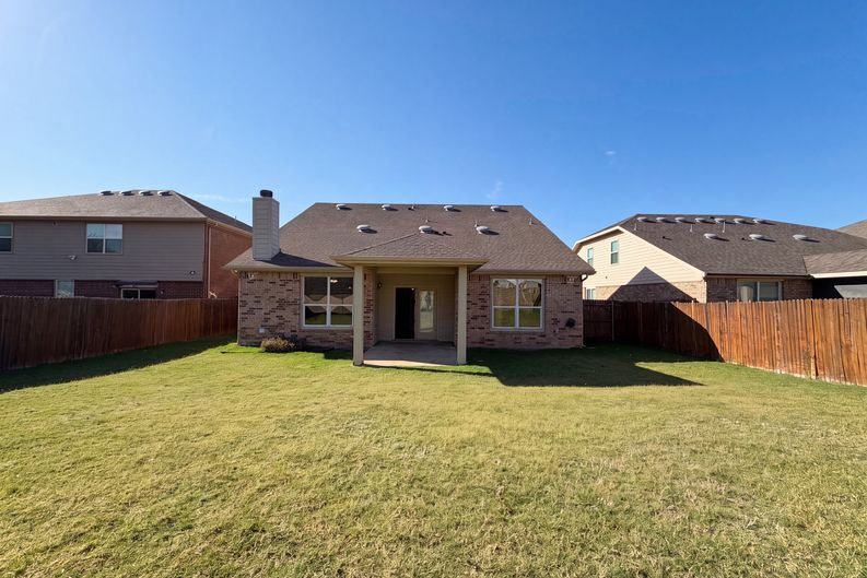 Photo 5 of 23 of 1411 Niagara Falls Ct, Arlington, TX
