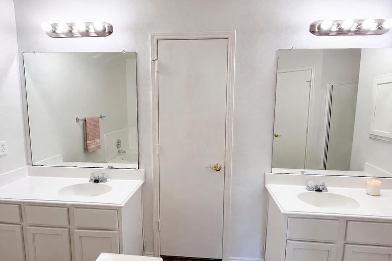 Photo 12 of 24 of 441 Longshore Dr, Little Elm, TX