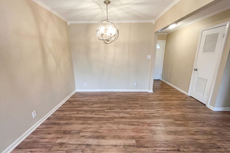 Photo 8 of 16 of 6817 Chickering Rd, Fort Worth, TX
