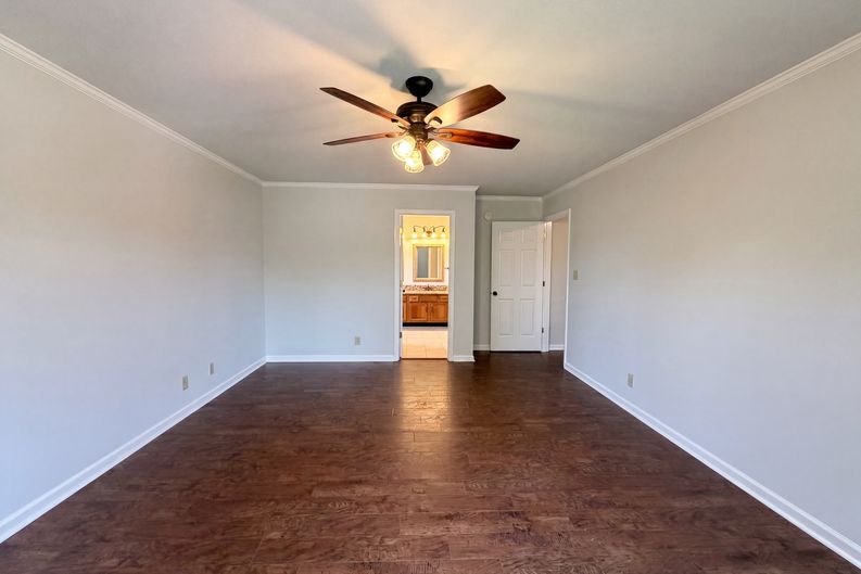 Photo 4 of 24 of 1117 Thornberry Dr, Clarksville, TN