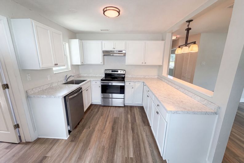 Photo 7 of 21 of 2596 38th Ave N, Saint Petersburg, FL