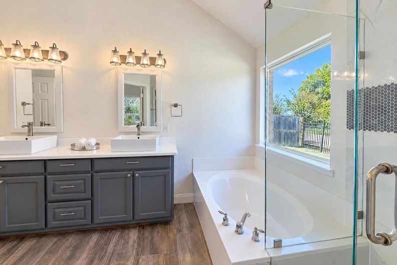 Photo 11 of 25 of 2830 Beacon Hill Dr, Rockwall, TX