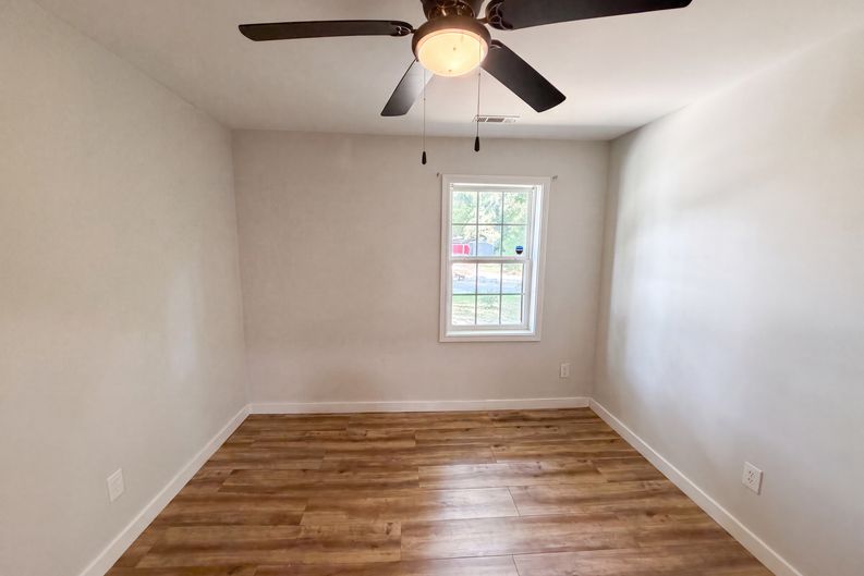 Photo 12 of 22 of 1313 Eastbrook Rd SE, Dalton, GA