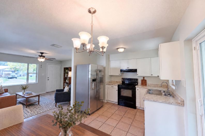 Photo 6 of 23 of 1735 Jefferson Dr, Mount Dora, FL