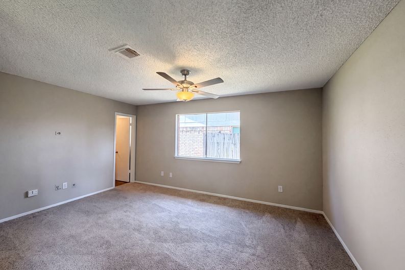 Photo 13 of 17 of 5602 Briarwood Forest Dr, Houston, TX