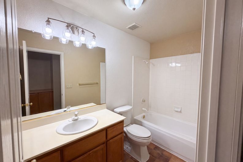Photo 15 of 44 of 5344 Swindon Rd, Rocklin, CA