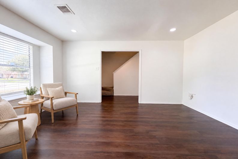 Photo 15 of 21 of 6910 Vialinda Dr, Houston, TX