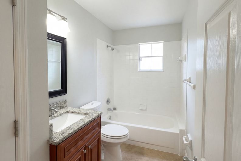 Photo 10 of 18 of 1696 Chatham Cir, Apopka, FL