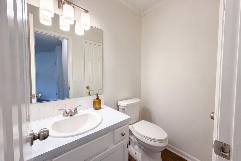 Photo 8 of 30 of 1001 Kingstree Ridge Dr, Winston Salem, NC