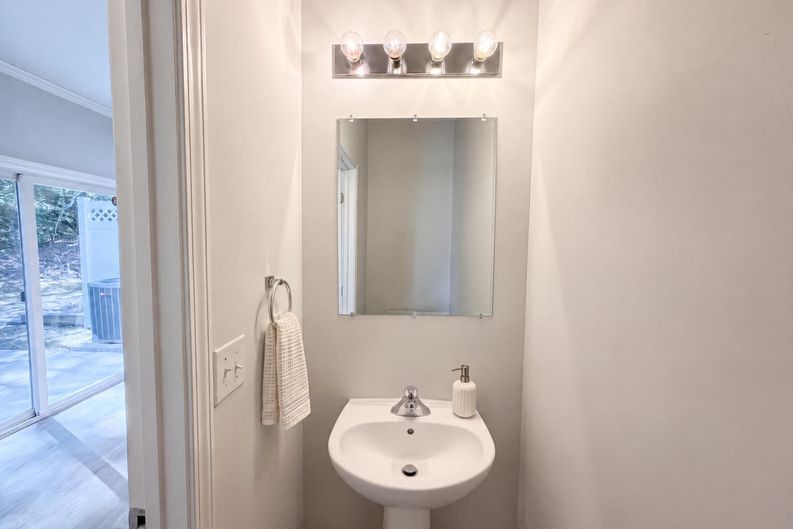 Photo 8 of 22 of 13927 Singleleaf Ln, Charlotte, NC