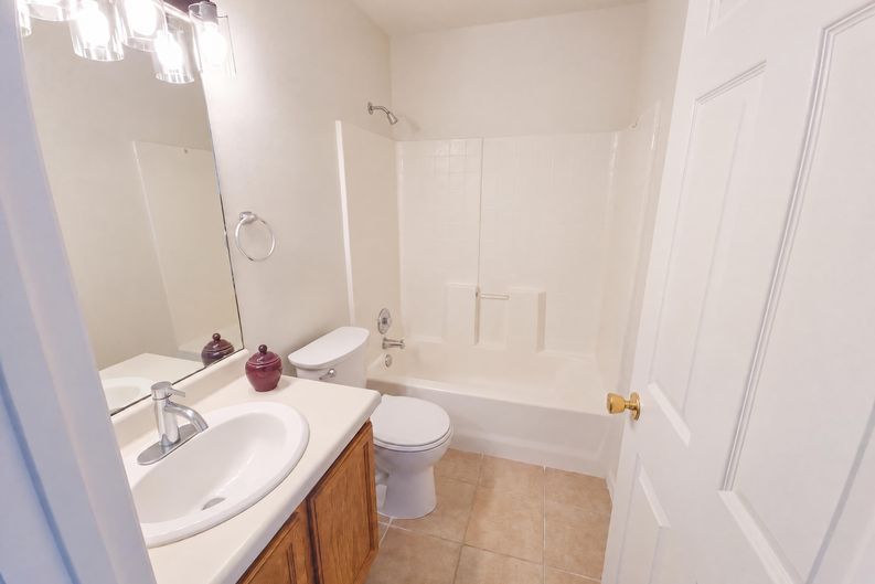 Photo 6 of 18 of 5051 27th Ave NE, Rio Rancho, NM