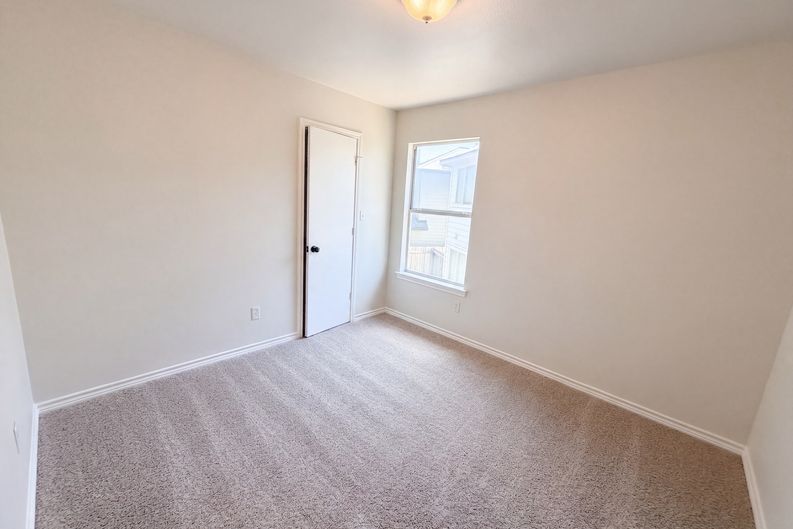 Photo 9 of 17 of 1555 Parkfield Cir, Round Rock, TX