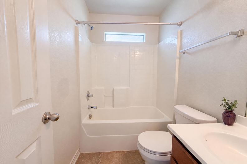 Photo 10 of 16 of 2512 Saulsbury Dr, Temple, TX